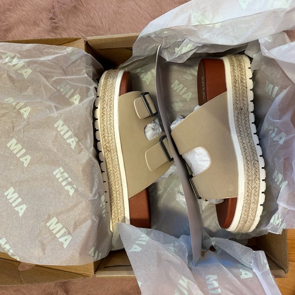 MIA Platform Slide Sandal - Picture 2 of 5